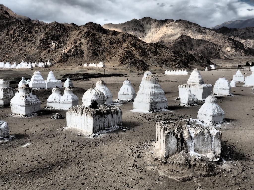 Das Bagan Ladakhs, hunderte von Tschörten bei Shey