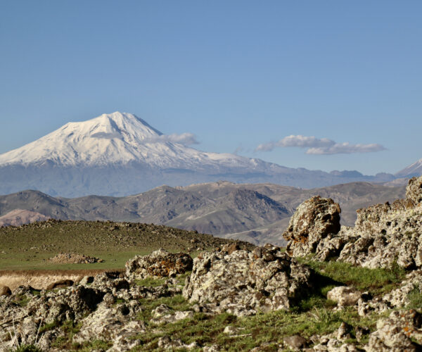 37 Die zwei Gipfel des Ararat